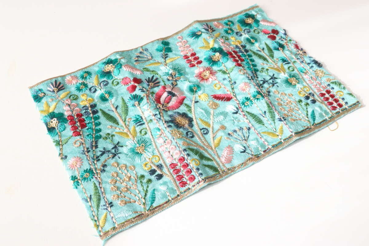 ダイソーのインド刺繍リボンのビジュアル