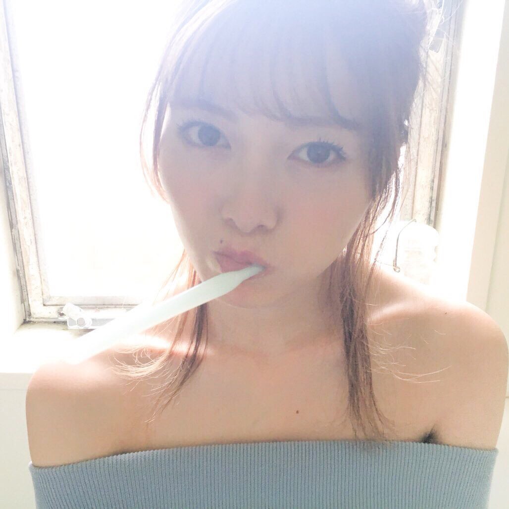 乃木坂46白石麻衣のハミガキ姿に「女神！」と絶賛の声＜新ビジュアル