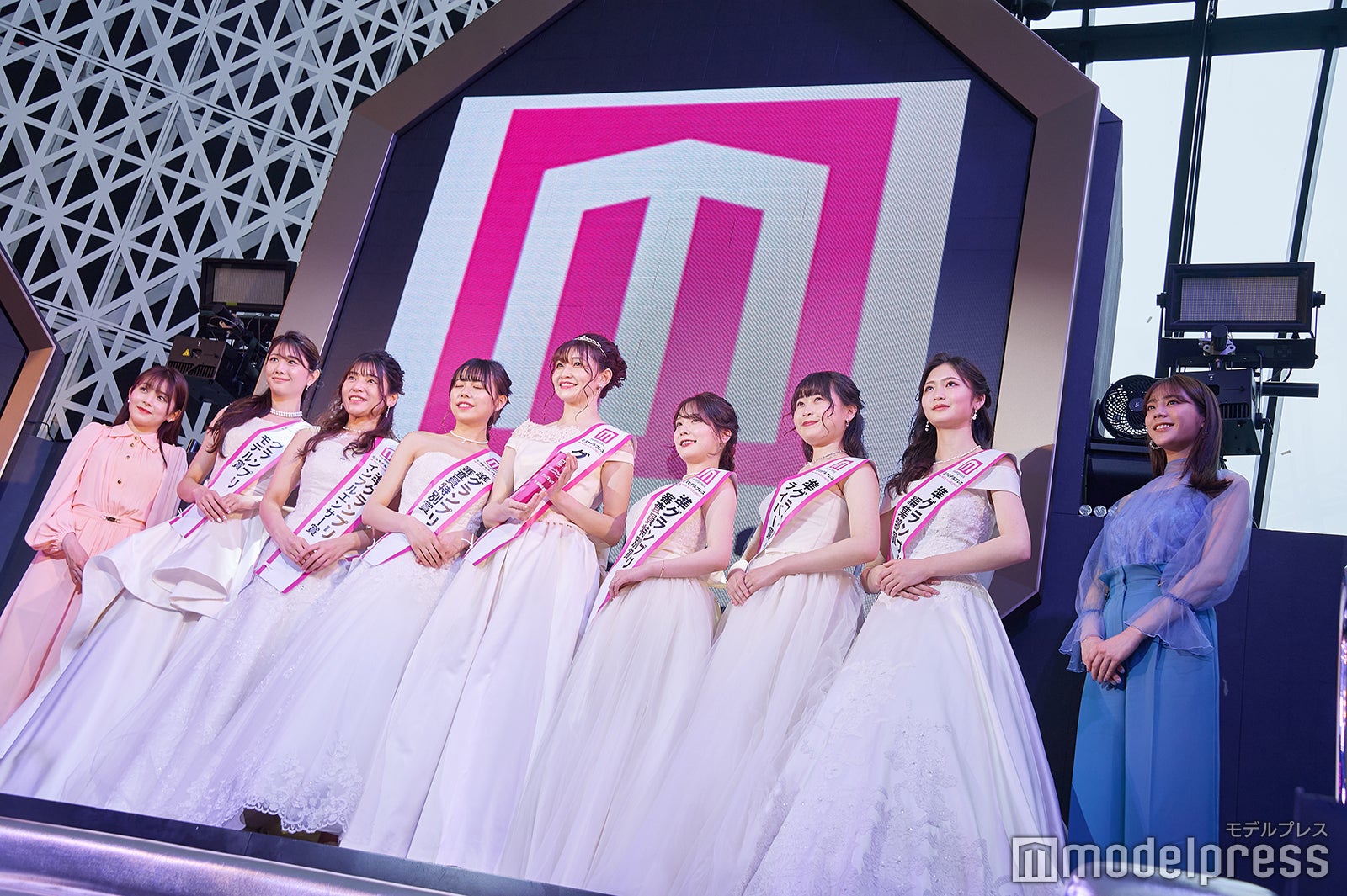 「ミスモデルプレス」「ミスターモデルプレス」表彰式の様子 （C）モデルプレス