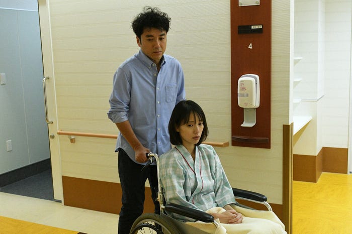 ムロツヨシ、戸田恵梨香/「大恋愛~僕を忘れる君と」第7話より(C)TBS