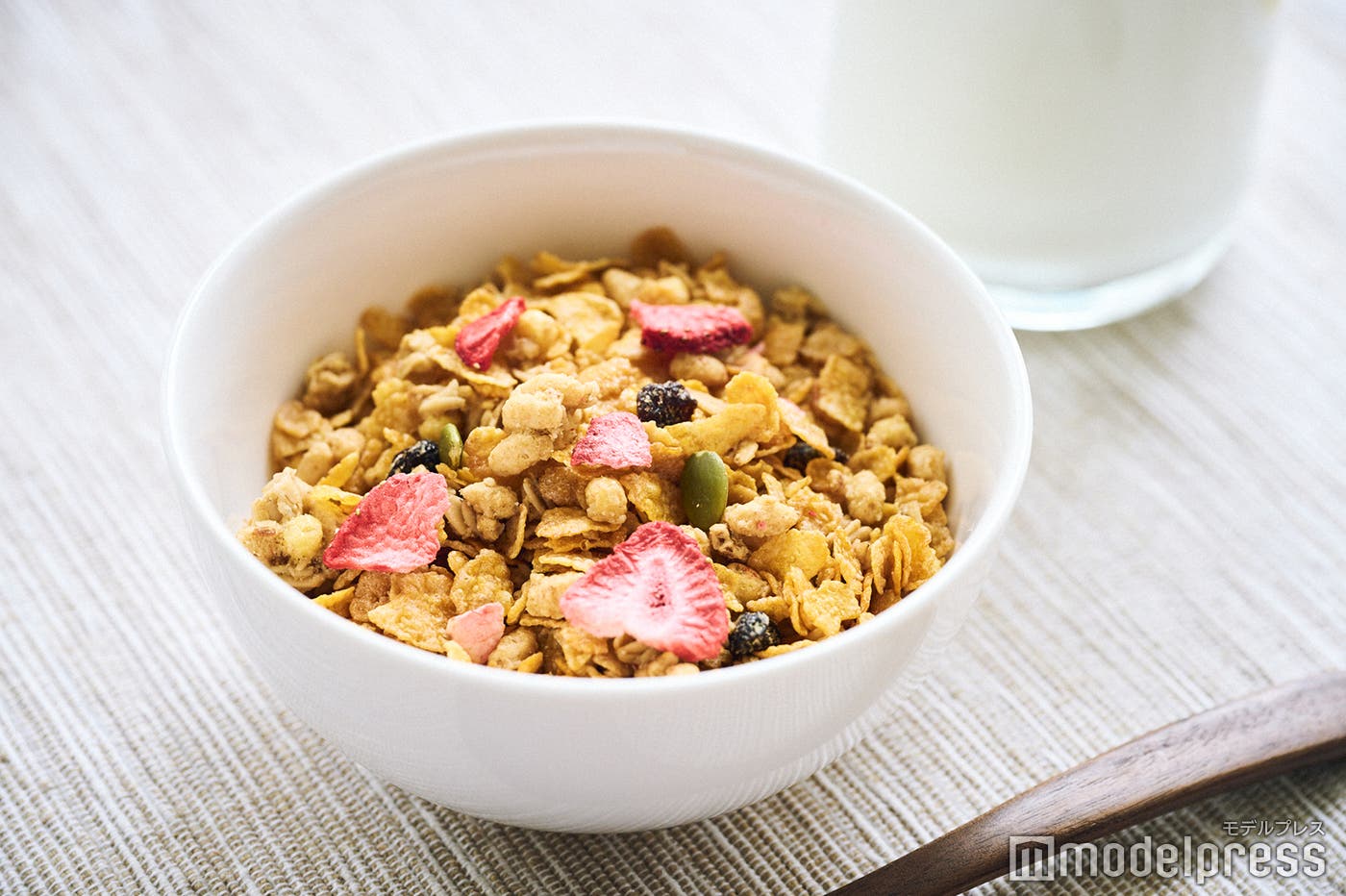 美味しく栄養補給ができるシリアル(イメージ)(C)モデルプレス