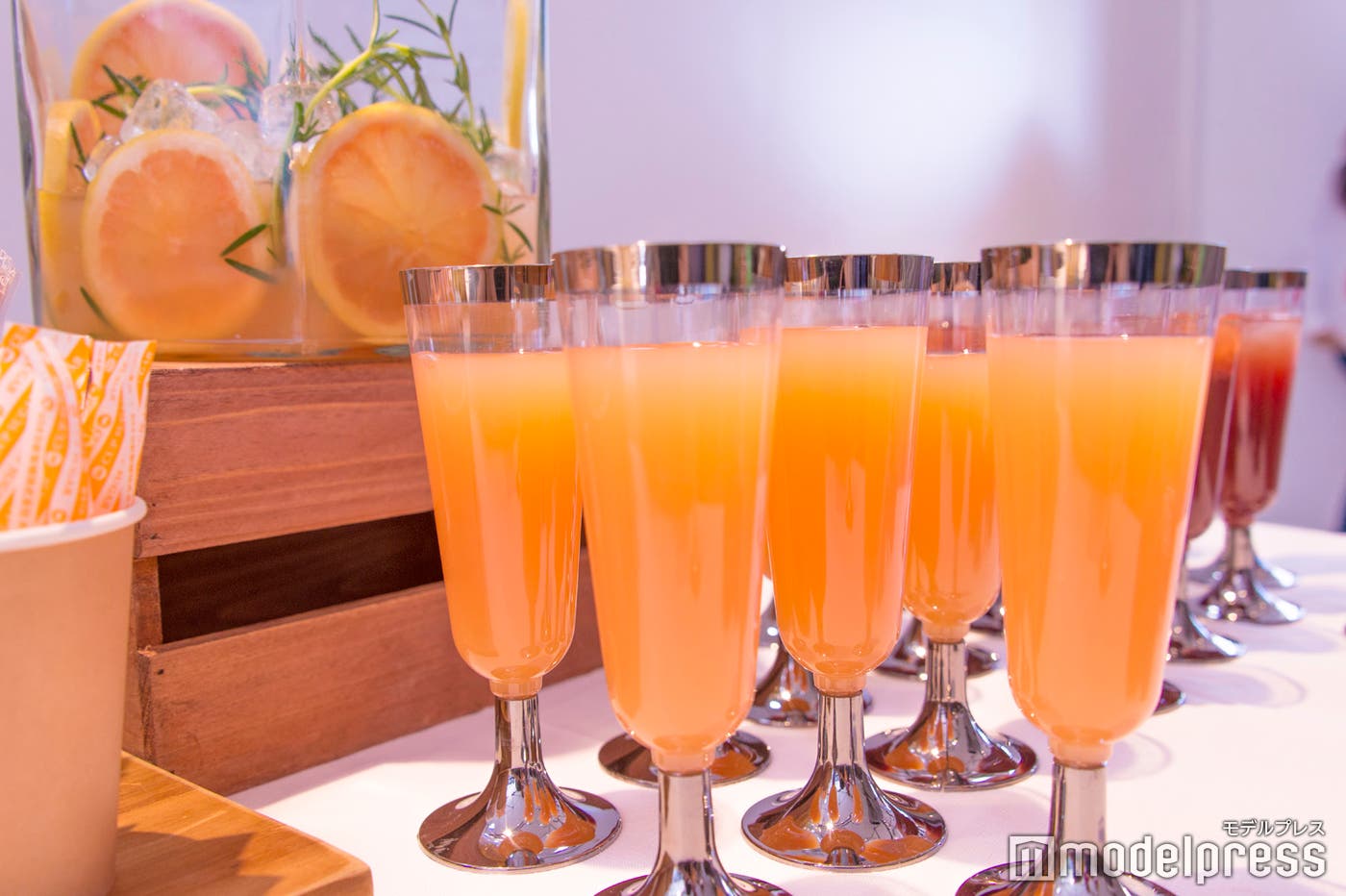 ビタミンカラーのドリンクも(C)モデルプレス