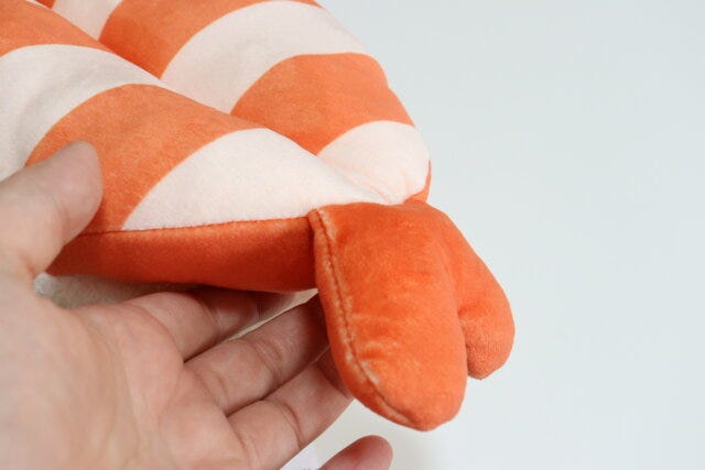 ダイソーの抱きまくらのえびお寿司のしっぽ