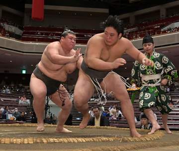 雷親方長男の垣添、父の眼前で入門以来初黒星 連勝は12で止まる【大相撲】