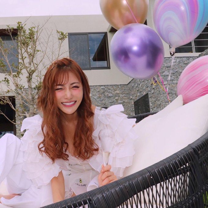 明日花キララ、バースデーに祝福の声殺到「奇跡の31歳」「永遠に憧れ」クリニックもオープン