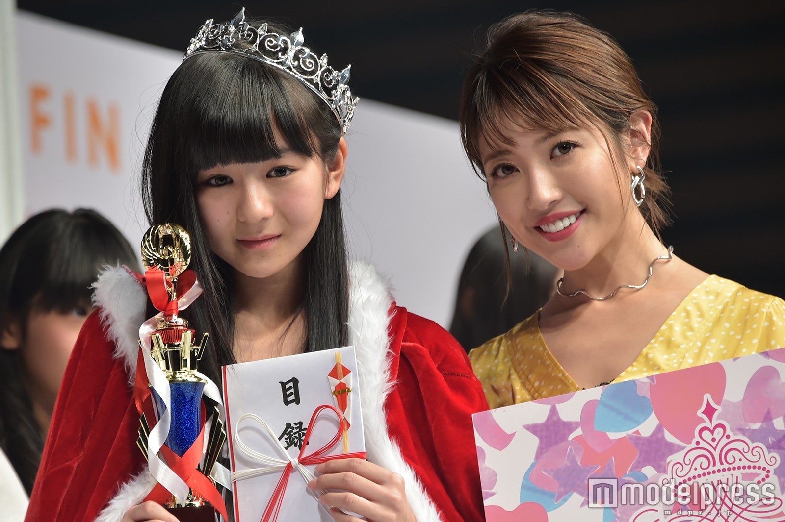 岸畑来瞳、舟山久美子（C）モデルプレス