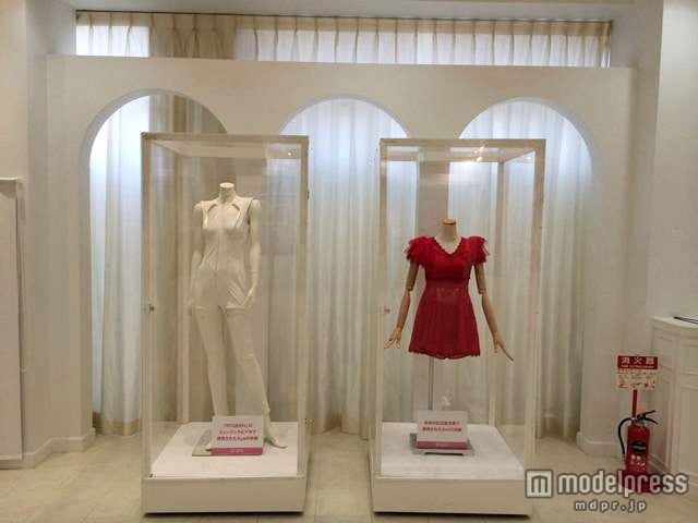 「E-girls 写真パネル展2014“COLORFUL POP”」大阪会場の様子