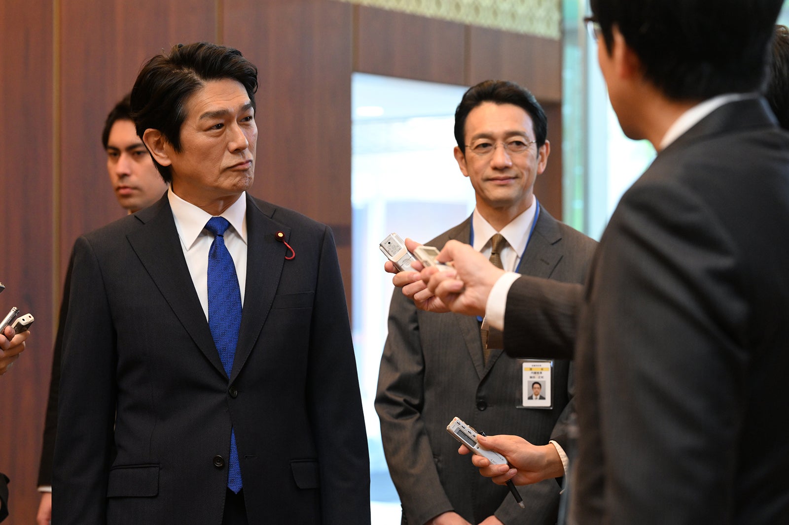 高橋克典、飯田基祐 「罠の戦争」第8話より（C）カンテレ