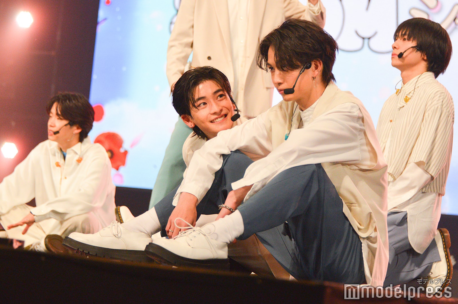 シャッフル寸劇で成瀬大二郎役になった高橋文哉と佐神弾役になった綱啓永 （C）モデルプレス