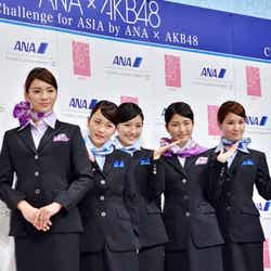ANAとAKB48の共同プロジェクト「Challenge for ASIA by ANA × AKB48」発表会に出席した(左から)秋元才加、川栄李奈、渡辺麻友、横山由依、鈴木まりや