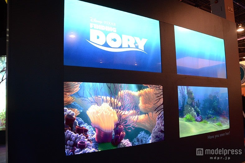 ピクサーのブース、ドリーが泳いでいる