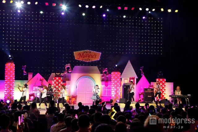 渡辺麻友／4thシングル「ラッパ練習中」リリースイベントの模様／photo by 上飯坂一