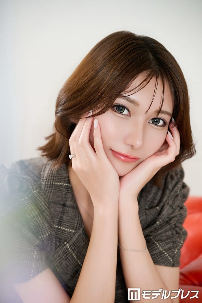 「グラマラスオーバー」愛咲えま(C)モデルプレス