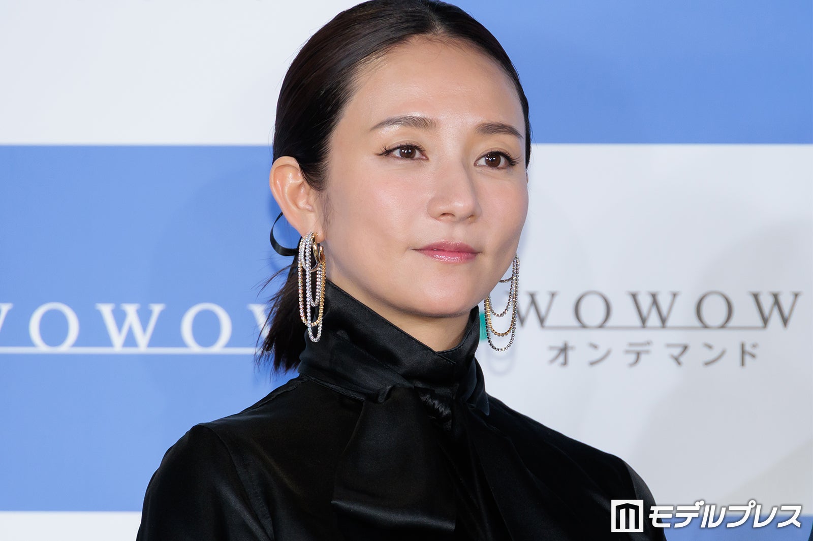 木村文乃、第2子出産後初の公の場 シックな黒ワンピ姿で登壇