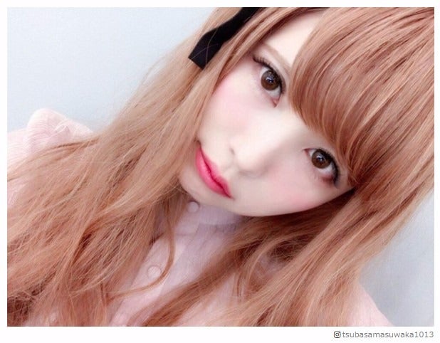 益若つばさ、“金髪ショート”から“金髪ロング”へ「お人形さん」「可愛すぎる」美貌際立つ