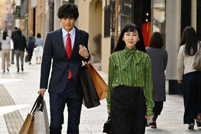 松坂桃李、麻生久美子 (C)テレビ朝日