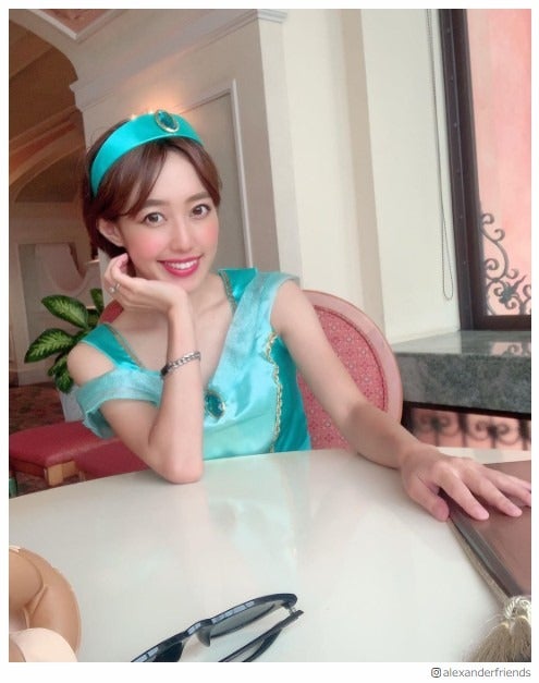 アレク、妻・川崎希＆愛息子との“アラジンコスプレ”披露 「可愛すぎる」と反響集まる