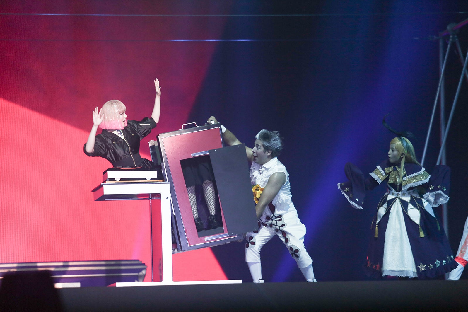 きゃりーぱみゅぱみゅ、史上最も体を張ったパフォーマンス披露