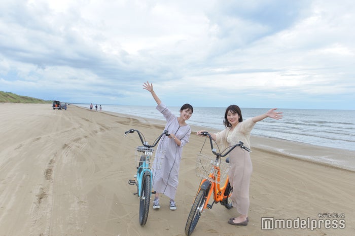 砂に車輪がとられないようタイヤが太目の自転車なので安心して走行できる(C)モデルプレス