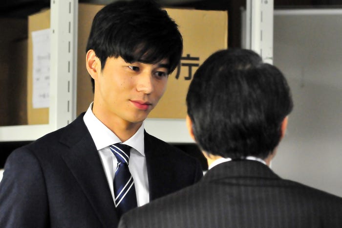 東出昌大(C)大場つぐみ・小畑健/集英社 (C)2016「DEATH NOTE」FILM PARTNERS