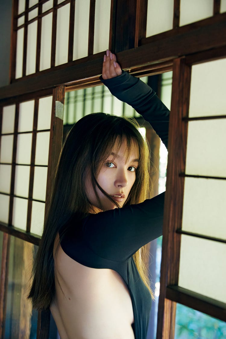トラウデン直美 美背中大胆披露 1stフォトブック表紙も公開 モデルプレス トラウデン直美 美背中大胆披露 1stフォトブック表紙も公開 モデルプレス