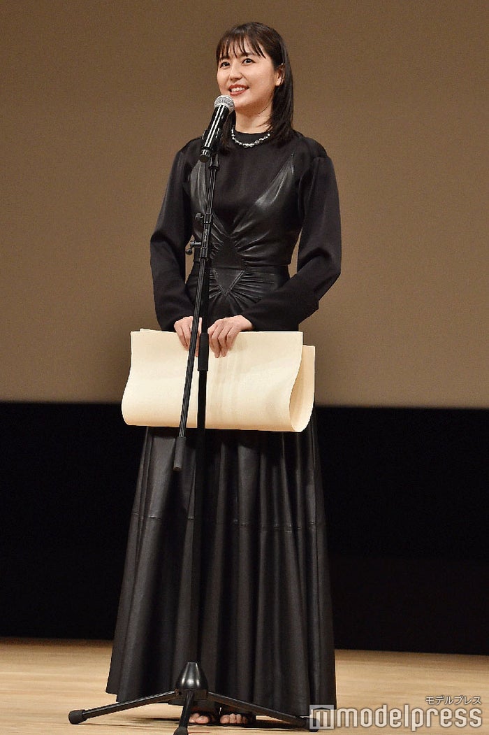 長澤まさみ ブラックコーデを引き立てる差し色リップの選び方 ヘアメイク分析 モデルプレス 長澤まさみ ブラックコーデを引き立てる差し色リップの選び方 ヘアメイク分析 モデルプレス
