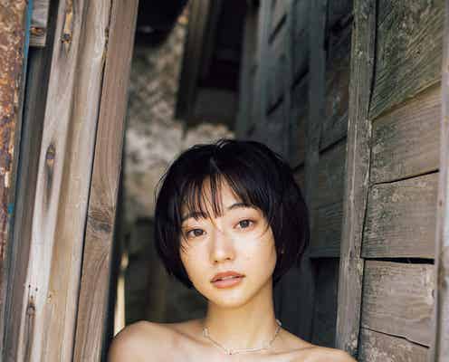 武田玲奈、美デコルテ際立つオフショル姿 写真集先行カット公開
