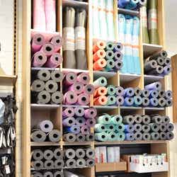 ヨガマットもカラーが豊富/画像提供:LULULEMON
