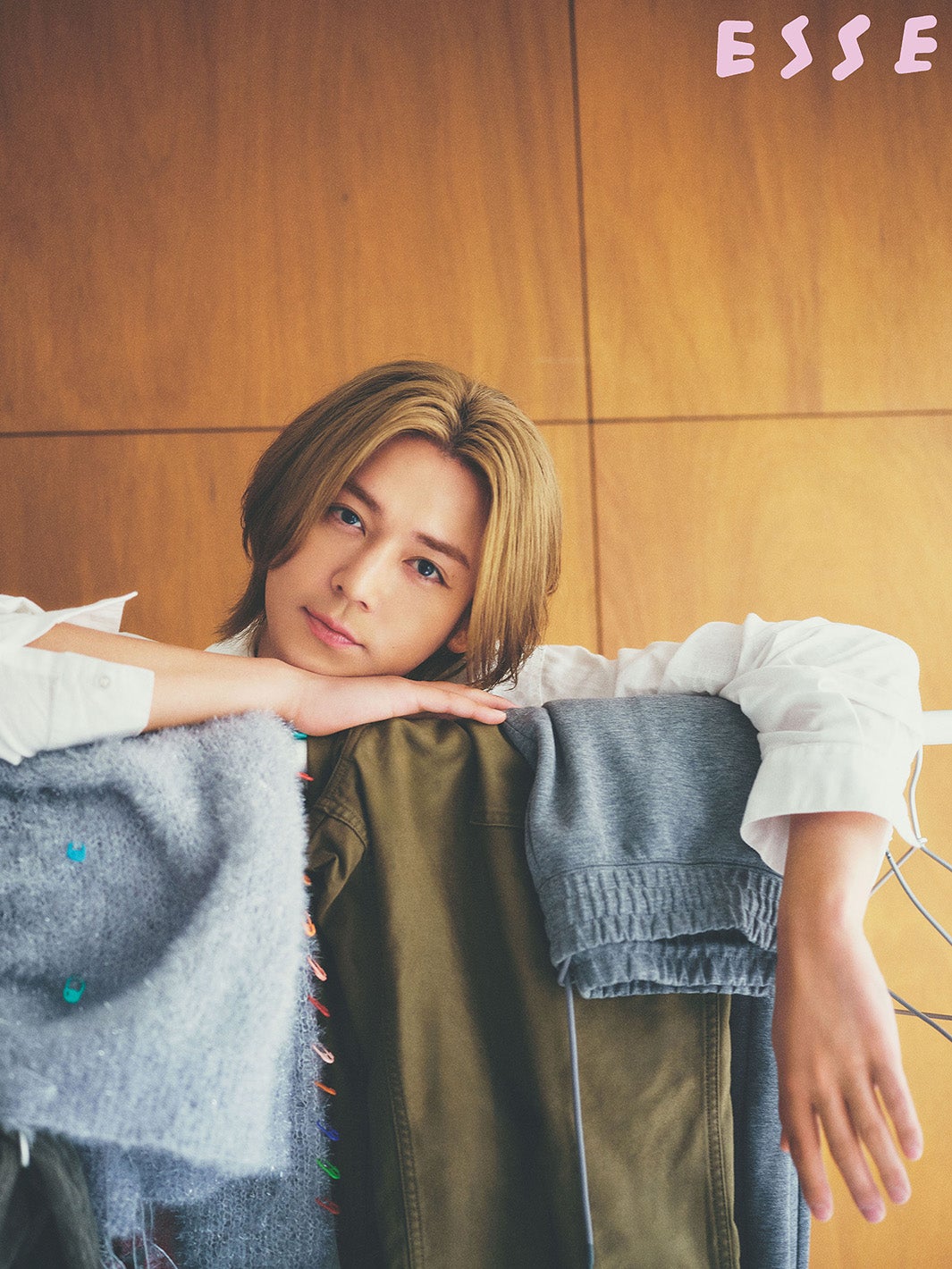 小瀧望「ESSE」特別版表紙に初登場 意外な“おうち時間”の悩み「くつろぐのが本当にヘタ」