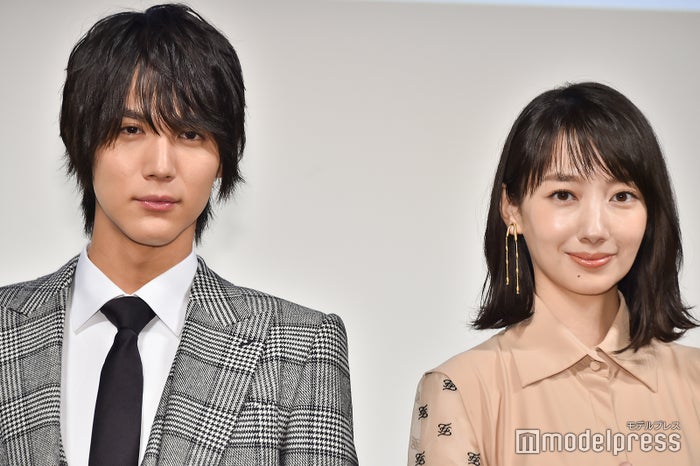 中川大志、波瑠(C)モデルプレス
