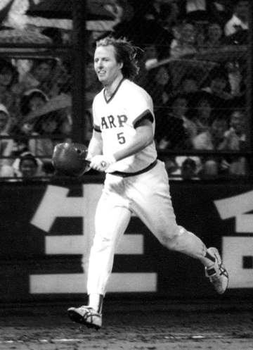 雨中のパフォーマンスの元祖といわれている選手は？【プロ野球記録企画】