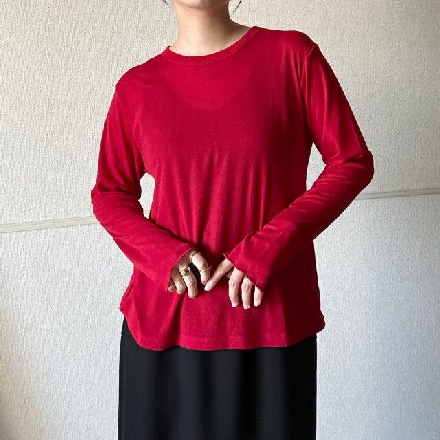 GU ソフトシアークルーネックT(長袖) RED XLサイズを着用 GU ソフトシアークルーネックT(長袖) RED XLサイズを着用