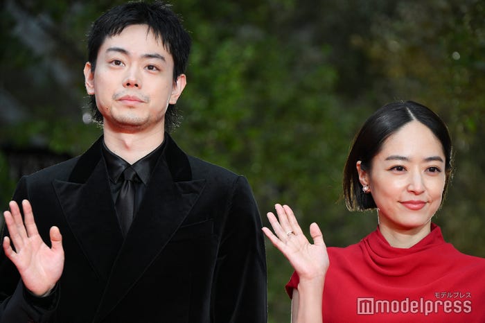 菅田将暉、井上真央(C)モデルプレス