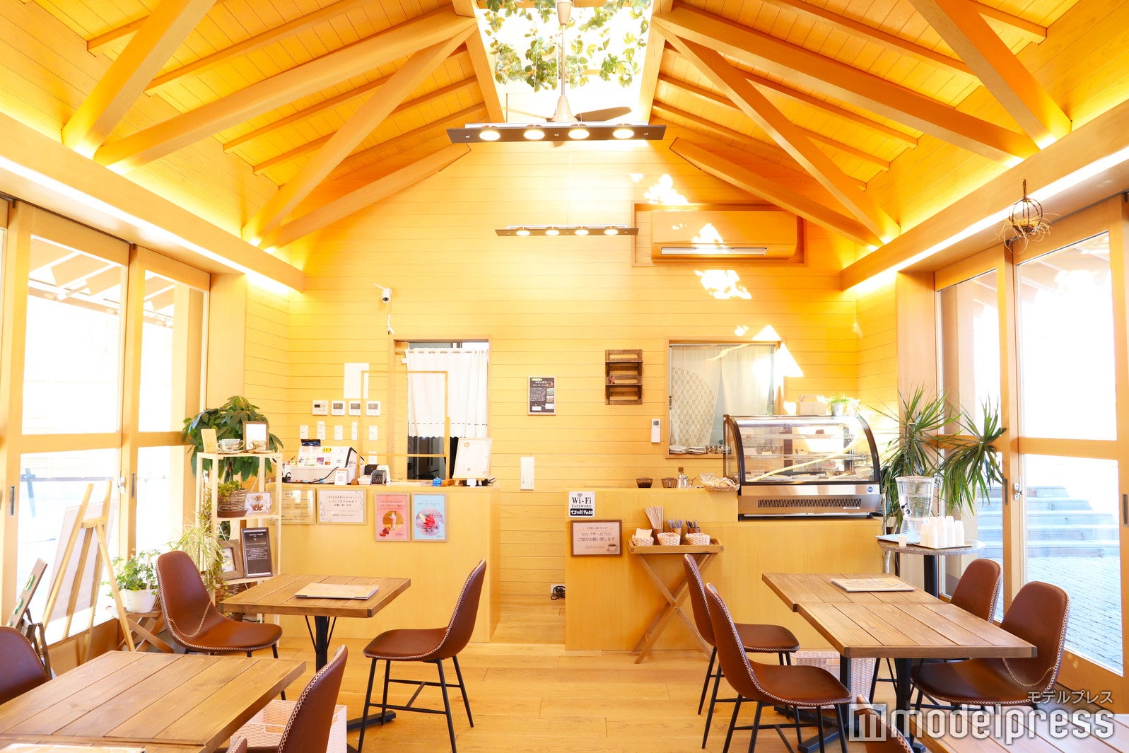 カフェ「月の貌」。店名は小林一茶の俳句が由来（C）モデルプレス