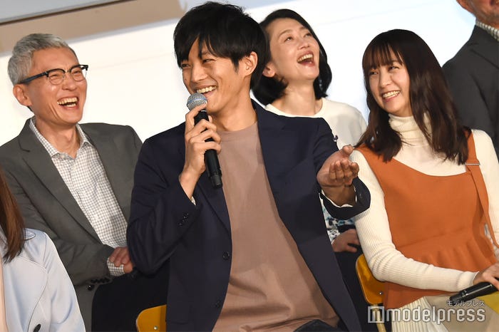 松坂桃李「○○くんに渡してくださいって書かれてる!」/バレンタインデーのエピソードを再現 (C)モデルプレス (C)モデルプレス