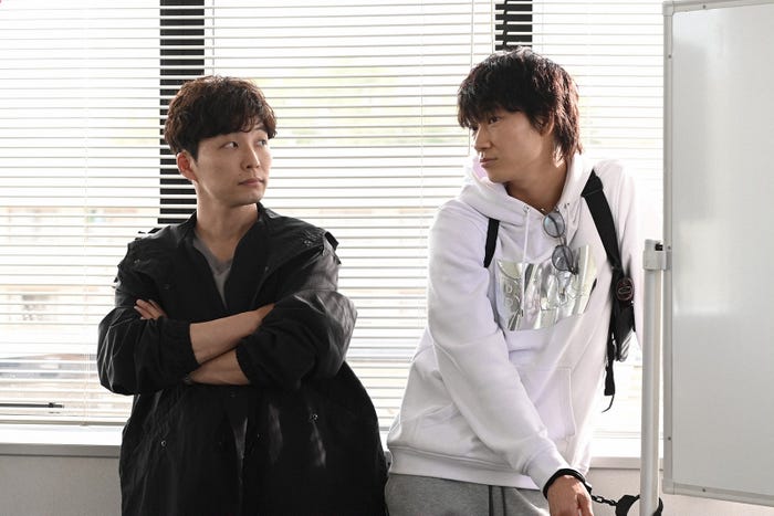 星野源、綾野剛/「MIU404」第3話より(C)TBS