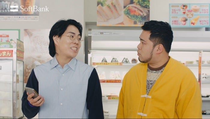 令和ロマン「ペイトク店長 コンビニ」篇(提供写真)