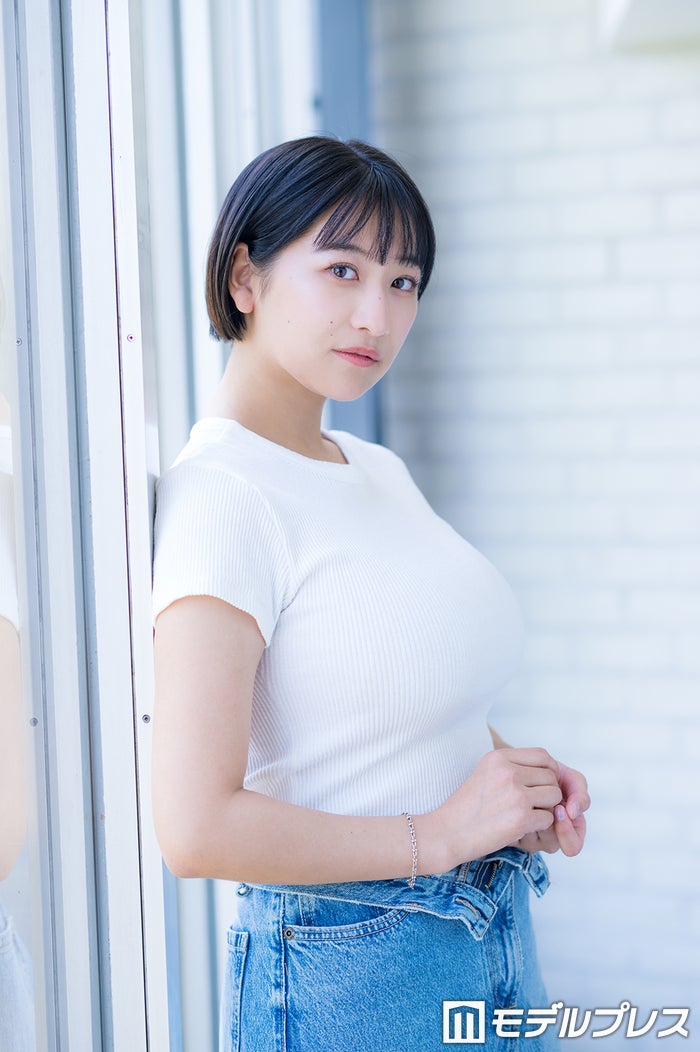 「胸の大きさがコンプレックスだった」デビューから完全無欠の榎原依那、グラビア挑戦のうらにあった決意を語る＜モデルプレスインタビュー＞