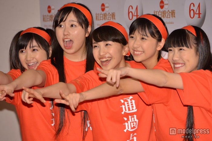 ももいろクローバーZ(左から:有安杏果、佐々木彩夏、百田夏菜子、玉井詩織、高城れに)