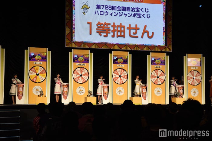 幸運の女神 ももいろクローバーz 宝くじ当せん番号を決定 モデルプレス 幸運の女神 ももいろクローバーz 宝くじ当せん番号を決定 モデルプレス