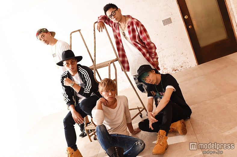 （後列左から）KUBO-C、SWAY、GS（前列左から）KAZUKI、P-CHO