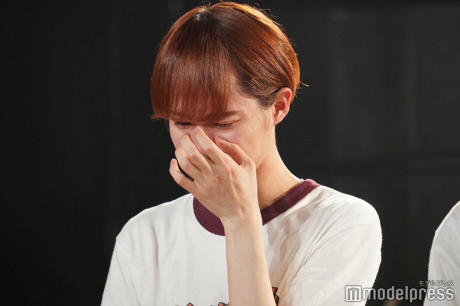 涙ぐむ熊澤歩哉 （C）モデルプレス