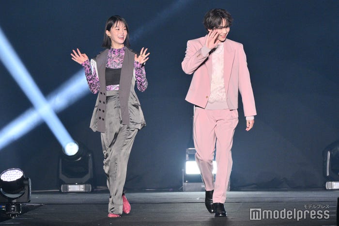 志田彩良、吉野北人(C)モデルプレス