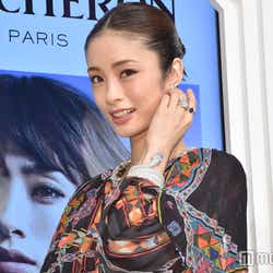 上戸彩 竹野内豊と7年ぶり共演 現場での 神技 明かされる ミッドナイト ジャーナル モデルプレス