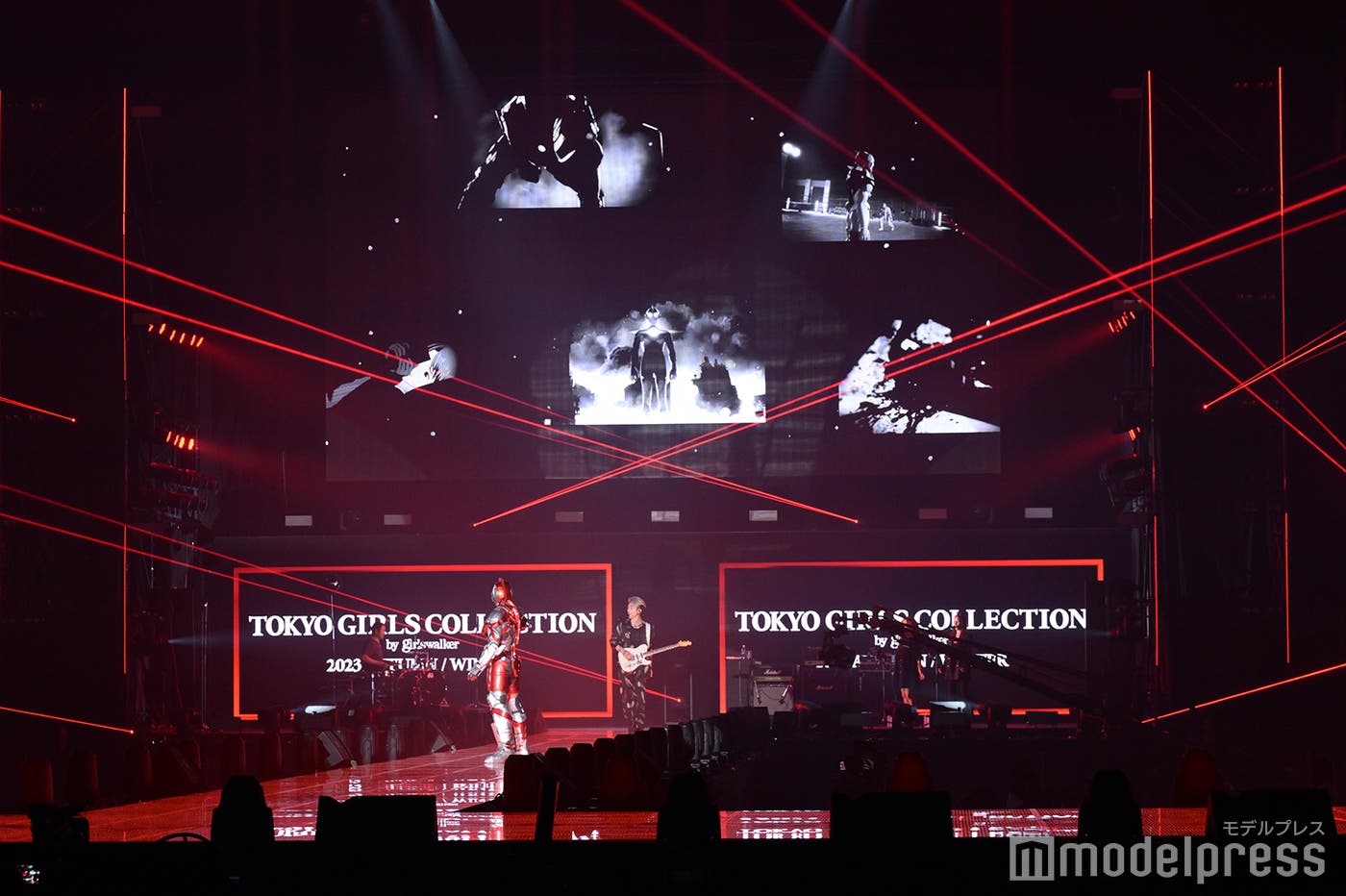 ステージの様子(C)モデルプレス