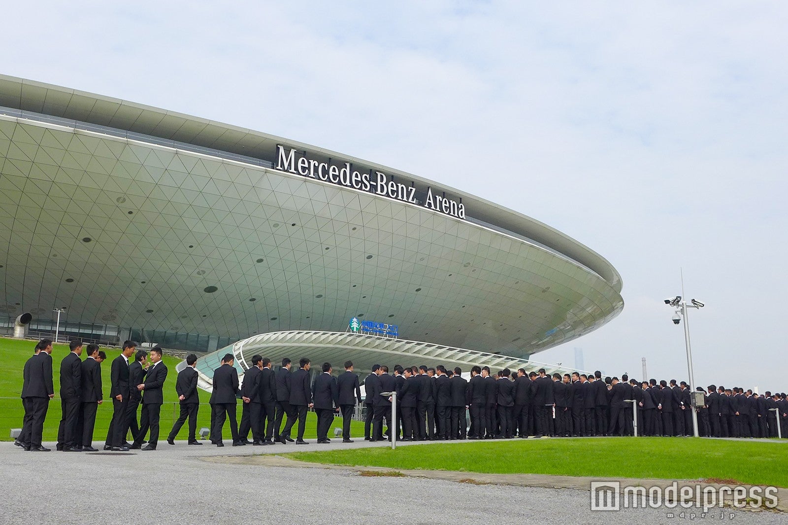 ヴィクトリアズ・シークレットファッションショー2017の会場となる上海メルセデス・ベンツ・アリーナは前日から厳戒態勢の警備（C）モデルプレス