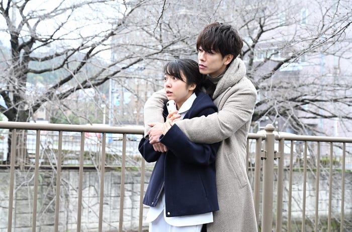 上白石萌音、佐藤健/「恋はつづくよどこまでも」第9話より(C)TBS