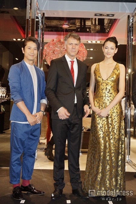 谷原章介、「ヒューゴ ボス」会長兼CEOクラウス=ディートリッヒ・ラース氏、冨永愛