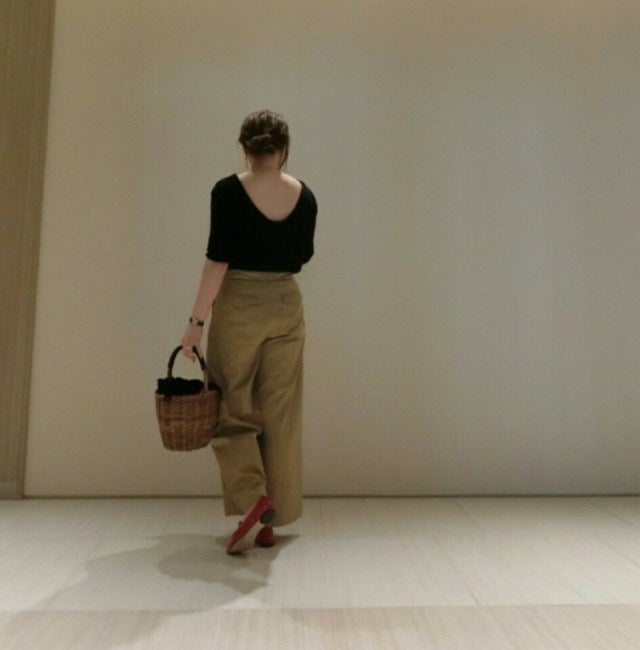 背中開きトップス 下着はどうする バックシャン肌見せ服 のインナー 着こなし方10選 モデルプレス 背中開きトップス 下着はどうする バックシャン肌見せ服 のインナー 着こなし方10選 モデルプレス