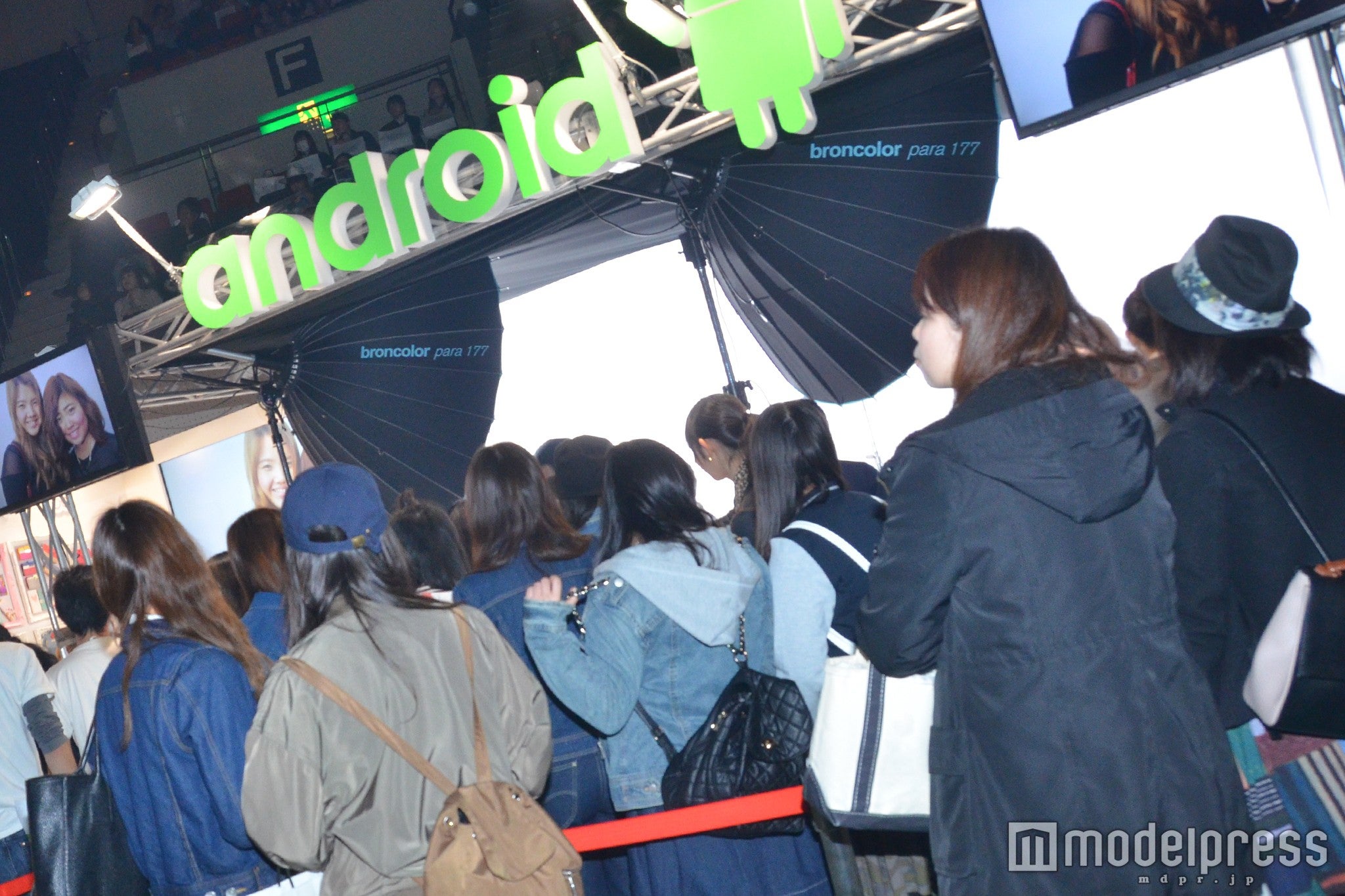 「神戸コレクション2016 SPRING／SUMMER」で設営されたフォトセッションブース「FASHION PHOTO STUDIO by Android」の様子（C）モデルプレス